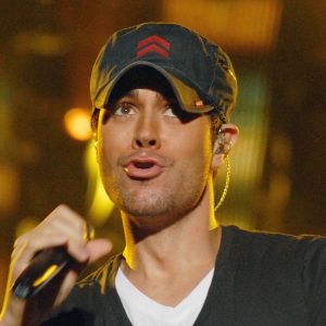 Enrique Iglesias piano