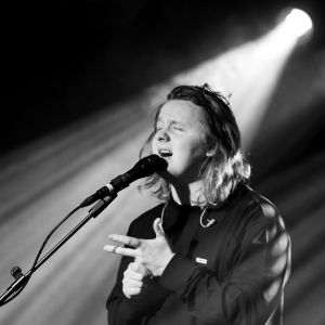 Lewis Capaldi piano